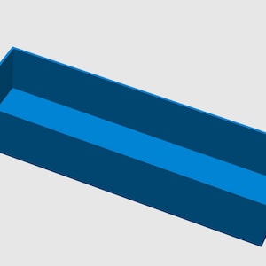 Peut inclure: Un conteneur rectangulaire ouvert sur le dessus, avec un extérieur bleu foncé et un intérieur bleu clair. Le conteneur est de forme longue et étroite, adapté au stockage ou à l'exposition.
