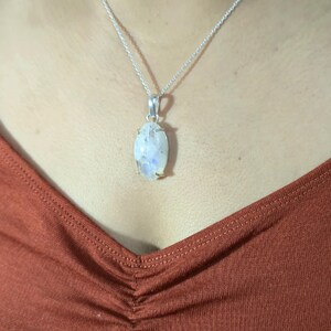 Regenbogen Mondstein Anhänger, 925 Silber Teardrop Edelstein Halskette, Juni Birthstone Schmuck, Heilender Kristall Anhänger, Geschenk für sie,