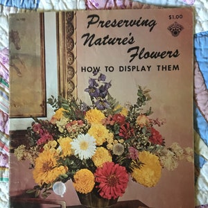 1972 Vintage Preserving Nature&#39;s Flowers How to Display Them Instruction Craft Course Book