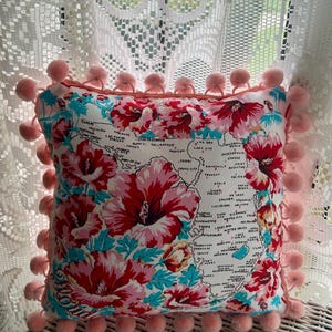 Pañuelo con pompón, recuerdo vintage hecho a mano de Florida, con orquídea, lirio rosa y rojo, mapa del estado