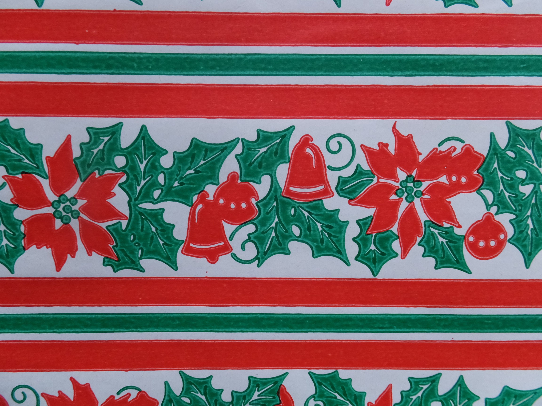VTG MERRY CHRISTMAS WRAPPING PAPER GIFT WRAP HOLLY RED GREEN 1960