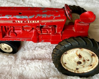 Vintage Tru-scale 1/16 Scale Harvester Red White Die Cast Farm