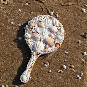Vintage Seashell Wooden Hand Mirror – Carefully Selected Real Seashells, Natural Wood, Ocean-Inspired Elegance