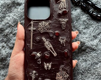 Halloween-telefonskal med "Metallic Mystery" – Handgjort måste för läskiga säsonger