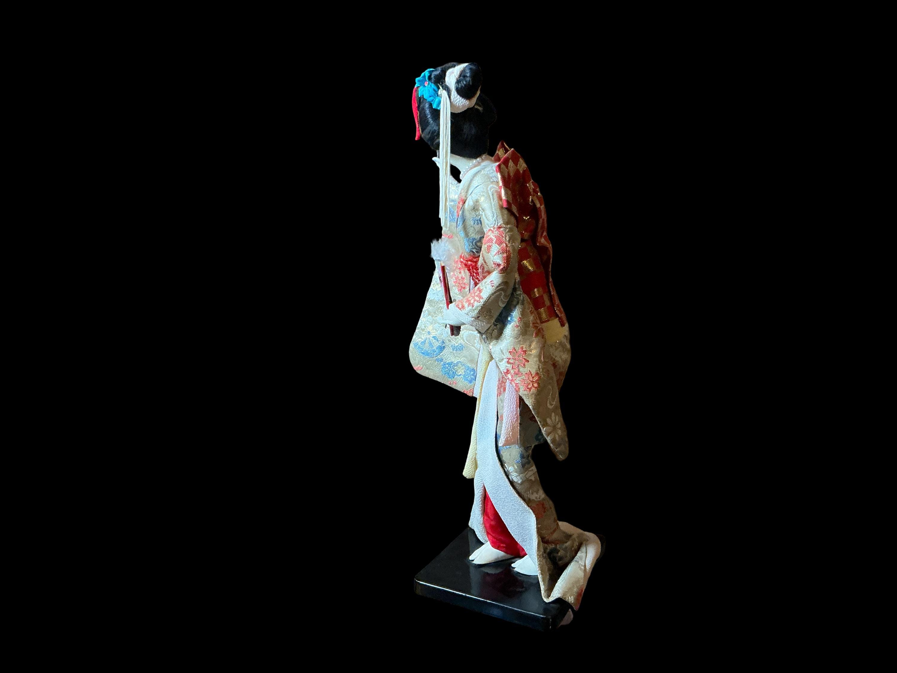 2026年最新Yahoo!オークション 木製伝統的日本の置物 扇子を持つ人形