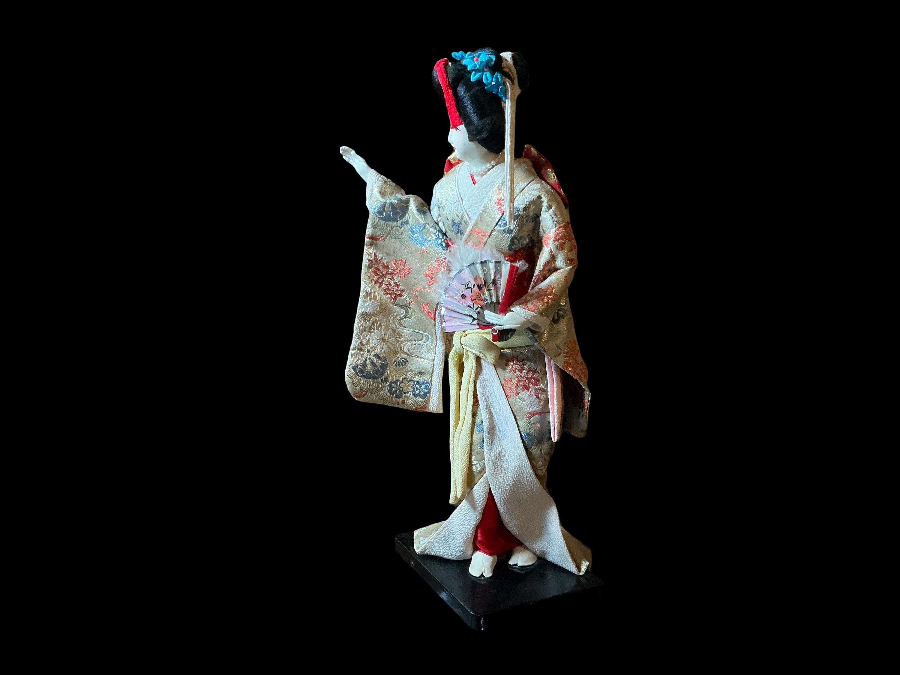 シルク芸者人形：日本の着物、扇子、木製の台座 - Etsy 日本