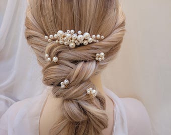 Bridal Pearl Hair Comb and Pin Set: Bridal Hair Piece, Wedding Jewelry, Set of a comb and 4 pins, Brides, Bridesmaids