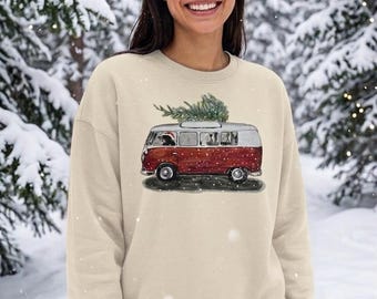 Organic Christmas sweatshirt with vintage bus design, hand-painted motif of a Christmas bear with a Christmas tree on a VW bus, cozy unisex Christmas sweater