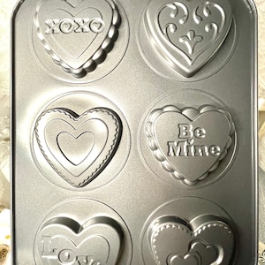 Wilton Pink Silicone 12 Compartment Heart Baking and Candy Mold 191010702