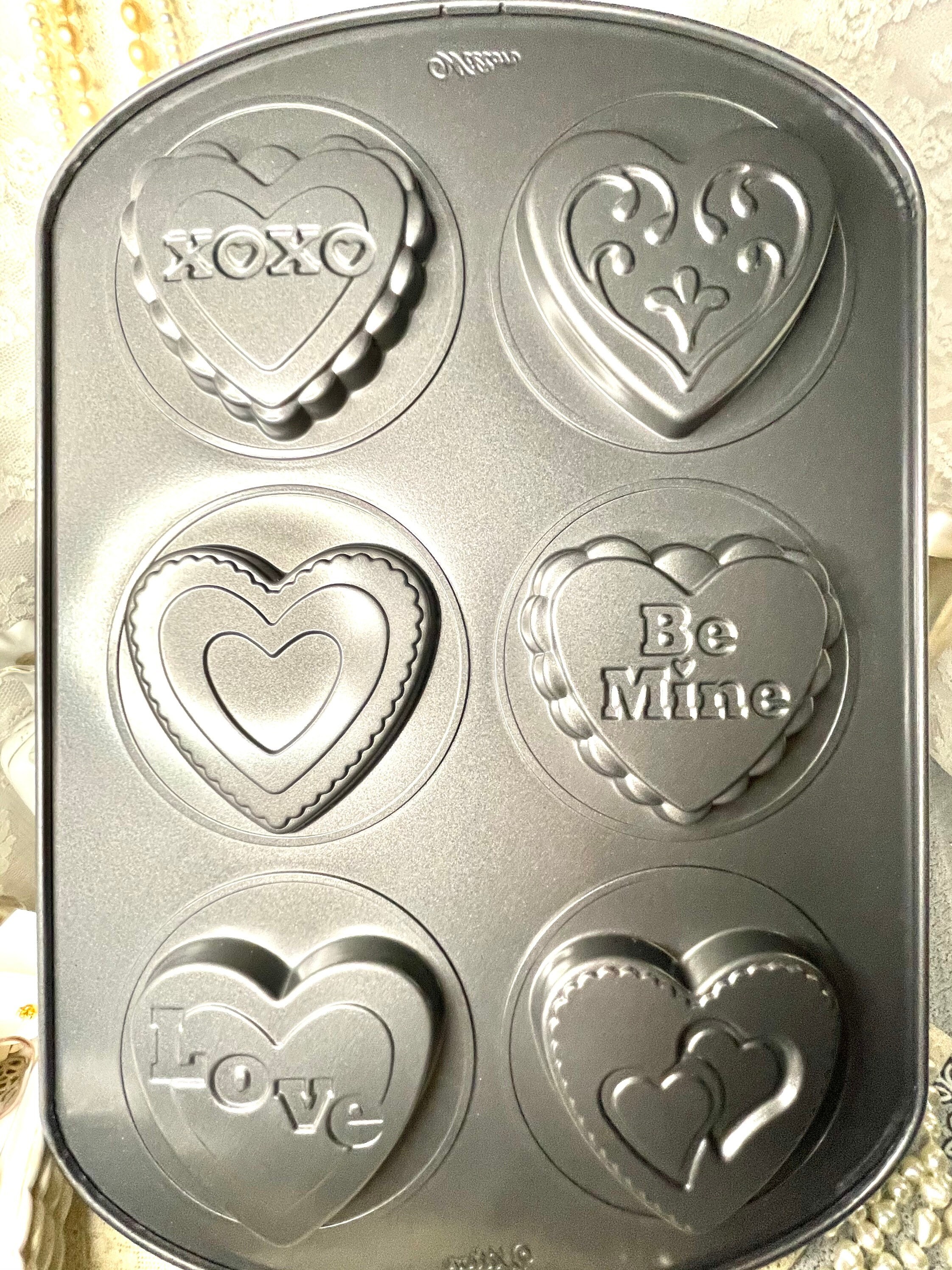 Wilton RETIRED Hearts 9” Bundt Pan Mold Ultra Bake 3D Sweet Love Valentines  Cake