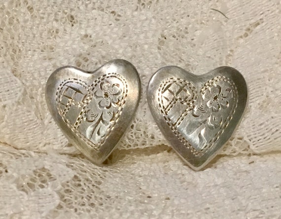 1930s Engraved Sterling Silver Heart Earrings Hei… - image 4