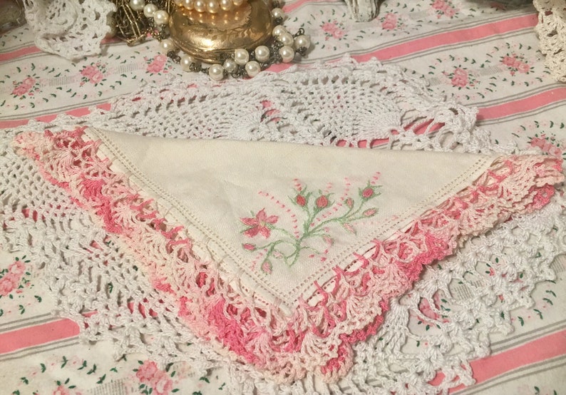 Pink Tiny Rosebuds onWhite Vintage Hanky ~ Ombre pink Crochet Scalloped Trim ~Handkerchief NOS
