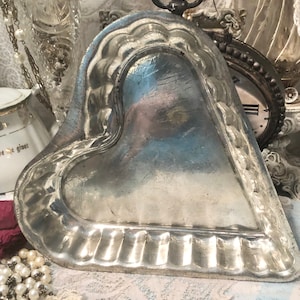 Tin Heart Pan Vintage Fluted Mold very usable Wonderful