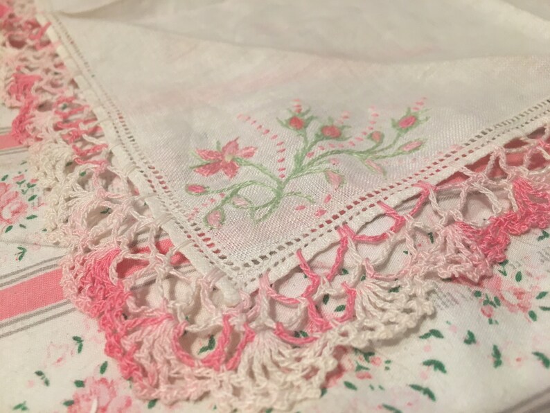Pink Tiny Rosebuds onWhite Vintage Hanky ~ Ombre pink Crochet Scalloped Trim ~Handkerchief NOS