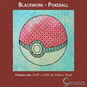 Könnte beinhalten: Ein Blackwork-Stickmuster einer Pokéball, einer roten und weißen Kugel mit einem schwarzen Knopf, auf hellblauem Hintergrund. Die fertige Größe beträgt 13 cm x 13 cm.