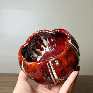 Autumn Ember – Handgefertigte Keramik-Kürbisschale