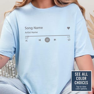 Benutzerdefinierte Song Name Shirt Geschenk für Geburtstag, Lieblingskünstler Name T-Shirt, personalisierte Musik T-Shirt, benutzerdefinierte Track Name Shirt, Trending Musik Geschenk