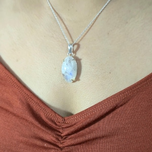 Regenbogen Mondstein Anhänger, 925 Silber Teardrop Edelstein Halskette, Juni Birthstone Schmuck, Heilender Kristall Anhänger, Geschenk für sie,