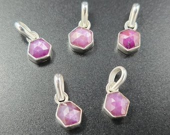 Colgante de rubí estrella hecho a mano, corte hexagonal, plata 925, piedra natal de julio