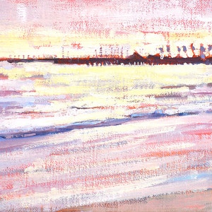 Puede incluir: Pintura abstracta de un paisaje con una puesta de sol sobre el agua. La obra presenta una paleta de tonos rosas, amarillos y azules, con pinceladas visibles que crean textura. El horizonte es una silueta oscura.