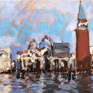 K&ouml;nnte beinhalten: &Ouml;lgem&auml;lde einer Stadtlandschaft mit einem hohen, roten Backsteinturm und einem Kuppelgeb&auml;ude. Der Himmel ist hellblau mit wei&szlig;en und orangefarbenen Pinselstrichen. Das Wasser reflektiert die Geb&auml;ude und den Himmel.