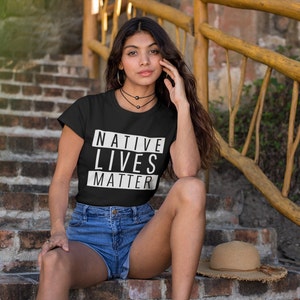 Camiseta unisex "Las vidas de los nativos importan". Derechos indígenas.