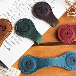 Engraved Initial/Name Bookmark, Custom Leather Magnetic Bookmark, Bookmark Gift for Reader, Personalized Book Lover Gift, Gift for Him & Her