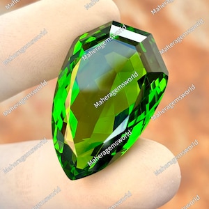 Naturlig peridot drakeformad lös ädelsten, olivgrön, 83 karat statement-smyckesdesign