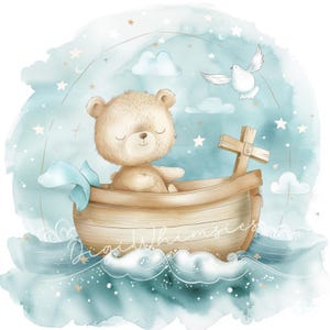 Può includere: Illustrazione ad acquerello di un orsacchiotto in una barca di legno, con una croce e una colomba. Lo sfondo è un blu tenue con nuvole e stelle. La barca galleggia sull'acqua con nuvole bianche. L'immagine ha un'atmosfera stravagante e sognante.