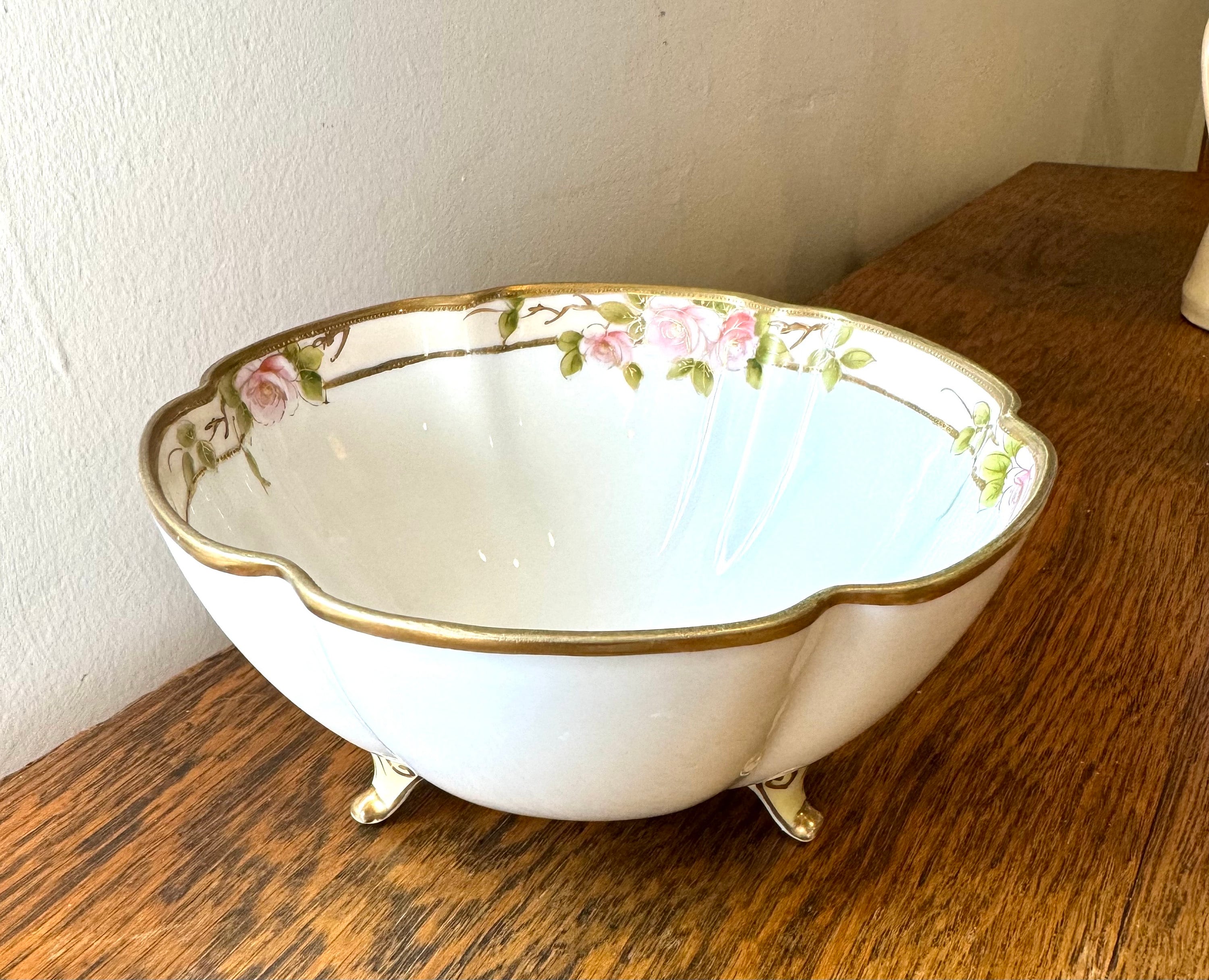 NIPPON HAND PAINTED 花柄陶器ボウル 金属脚付き NIPPON HAND PAINTED 花柄陶器ボウル 金属脚付き
