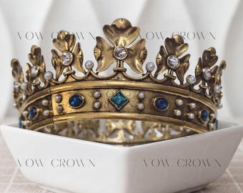 Vintage gouden koningsblauwe edelsteen parel koningskroon: gouden kostuumfeesttiara