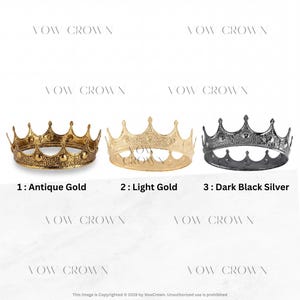 Op de afbeelding: Drie kronen op een rij, gelabeld 1: Antique Gold, 2: Light Gold en 3: Dark Black Silver. Elke kroon heeft een getextureerde band met verhoogde ronde noppen en puntige bogen. De tekst VOW CROWN verschijnt herhaaldelijk op de achtergrond.