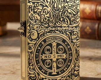 Encendedor Constantino Edición Limitada Latón Dorado Grabado Religioso Católico Hombre Réplica Vintage Coleccionable