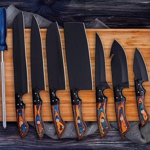 Set di coltelli da chef in acciaio di Damasco forgiati a mano su misura - Coltelli da cucina per barbecue di lusso da 8 pezzi, regali ideali per compleanni, anniversari e Natale