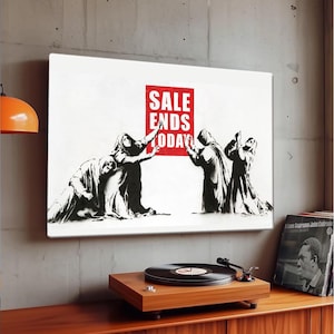 Puede incluir: Una obra de arte enmarcada con una imagen de plantilla de figuras que se extienden hacia un cuadrado rojo con el texto "SALE ENDS TODAY". La obra de arte se muestra encima de un tocadiscos de madera. Un disco de vinilo está en el tocadiscos.