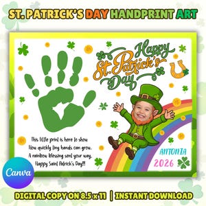 Op de afbeelding: Een St. Patrick's Day handafdruk kunstafdruk met een groene handafdruk, klavers en een kabouter illustratie. De tekst luidt "Happy St. Patrick's Day" en bevat de naam "Antonia" en het jaar "2026". De afdruk is een digitale kopie van 21,59 x 27,94 cm.