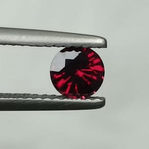 Natural Almandine Garnet (Pyrope) Round, Red Garnet Round Cut, Loose  Red Garnet Stone, Faceted Garnet Round Stone 0.66 Carat.