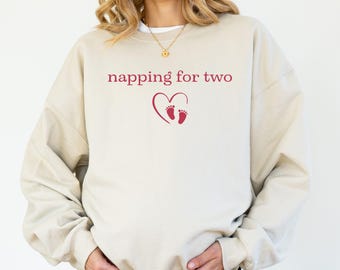 Camiseta "Siesta para dos", Sudadera de maternidad, Camiseta divertida de embarazo, Regalo acogedor para futura mamá, Top minimalista para anunciar el bebé