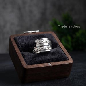 Anillo bohemio de plata hecho a mano para mujer / Anillo ajustable con textura en zigzag / Joyería étnica llamativa / Regalo único para ella