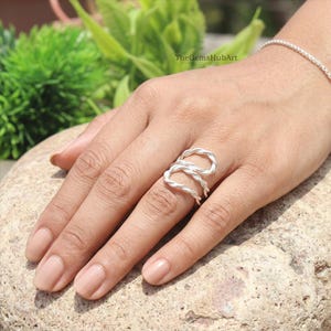 Geflochtener Rebenring, handgefertigter gedrehter Silberring, verstellbarer minimalistischer Ring, Boho Statement Ring, einzigartiges Geschenk für sie