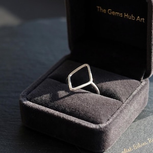 Anillo geométrico minimalista en plata de ley 925, delicado anillo con contorno abierto en forma de rombo, joyería bohemia hecha a mano, anillo sencillo apilable para ella.