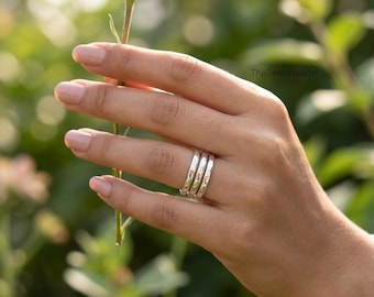 Handgemaakte 925 sterlingzilveren ring, minimalistische getextureerde band, stapelbare zilveren ring, rustieke sieraden, uniseks cadeau, alledaagse ring, cadeau voor haar