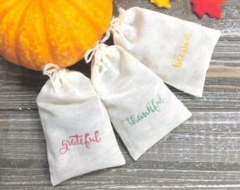 Thanksgiving Gift Bags- 12 cloth favor bags, hand stamped, rustic holiday table decor, autumn, fall decoration, Thankful Grateful Blessed