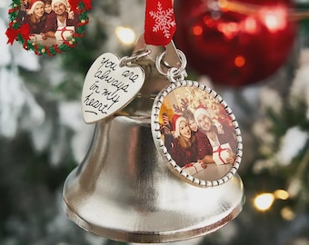 パーソナライズされた写真入りベルオーナメント - 「いつも私の心の中に」クリスマスの思い出の品