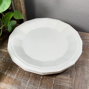 Two (2) Homer Laughlin WHITE COLONIAL Monticello Dinner Plates - Multi-sided Dover Shape - Made in USA - Vintage
