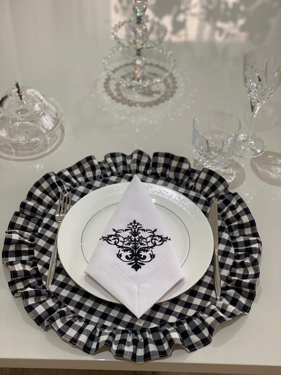 刺繍入りクリスマスリネンナプキンセット – Holly Design – 素朴な