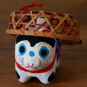 Zaru Kaburi Inu (4in / 9cm), Vintage japanischer Hariko Hund, Pappmaché Volkskunst Figur