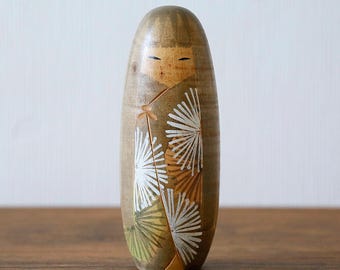 Issetsu Kuribayashi Kokeshi (18 cm), “Miyakoji”, Vintage Japanese Wooden Doll