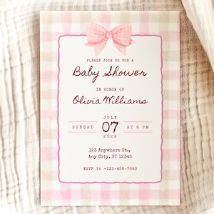 Può includere: Invito per baby shower con fiocco rosa e motivo a quadri rosa e beige. L'invito include il testo "Baby Shower" e i dettagli per il baby shower di Olivia Williams il 7 luglio 2029 alle 18:00.