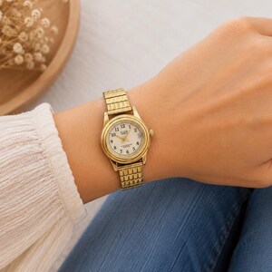 Y2K Timex Gold Round Dial Stretch Bracelet Watch Women main image 3